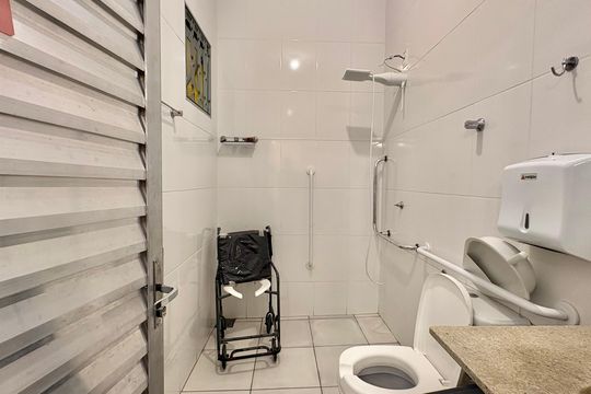 Banheiro de casa à venda com 7 quartos, 236m² em Serra, Belo Horizonte