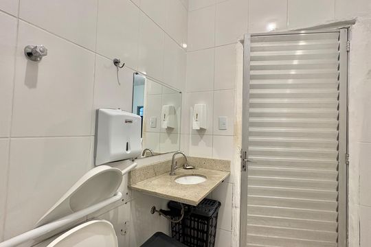 Banheiro de casa à venda com 7 quartos, 236m² em Serra, Belo Horizonte
