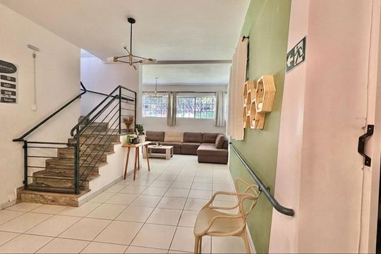 Sala  de casa à venda com 7 quartos, 236m² em Serra, Belo Horizonte