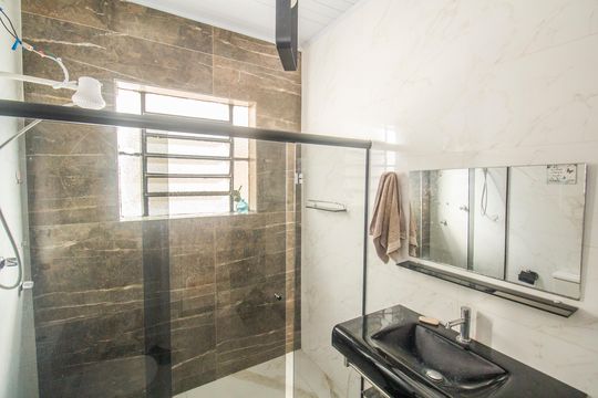 Banheiro de casa para alugar com 2 quartos, 150m² em Bento Ribeiro, Rio de Janeiro