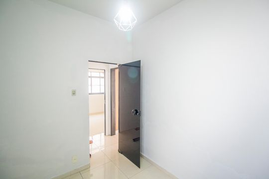 Quarto 1 de casa para alugar com 2 quartos, 150m² em Bento Ribeiro, Rio de Janeiro