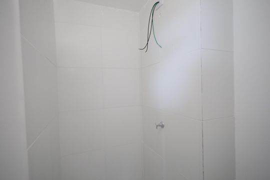Banheiro 2 de apartamento à venda com 2 quartos, 44m² em Jaguaribe, Osasco