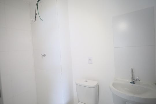 Banheiro 2 de apartamento à venda com 2 quartos, 44m² em Jaguaribe, Osasco