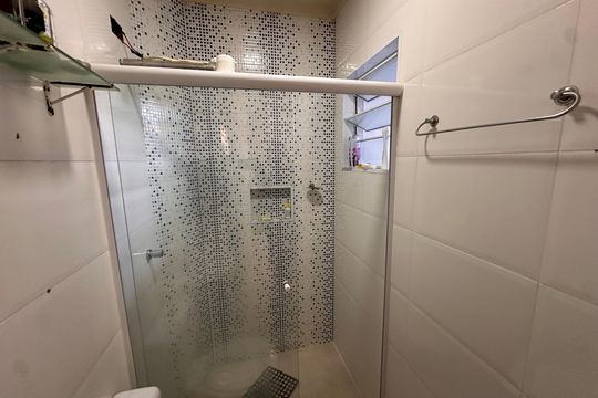 Banheiro suíte de casa para alugar com 3 quartos, 70m² em Parque Maria Domitila, São Paulo