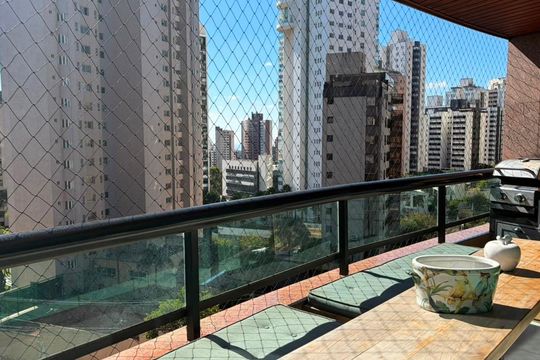 Varanda da sala de apartamento à venda com 4 quartos, 185m² em Belvedere, Belo Horizonte