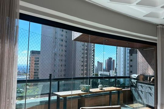 Varanda da sala de apartamento à venda com 4 quartos, 185m² em Belvedere, Belo Horizonte