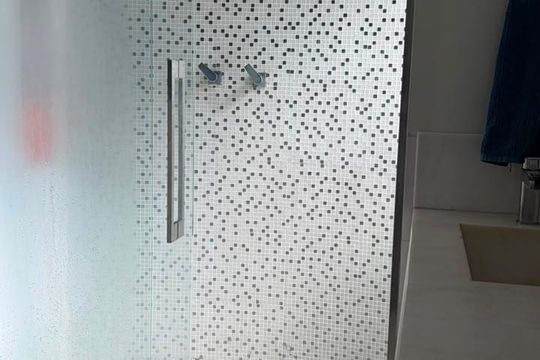 Banheiro da suíte de apartamento à venda com 4 quartos, 185m² em Belvedere, Belo Horizonte