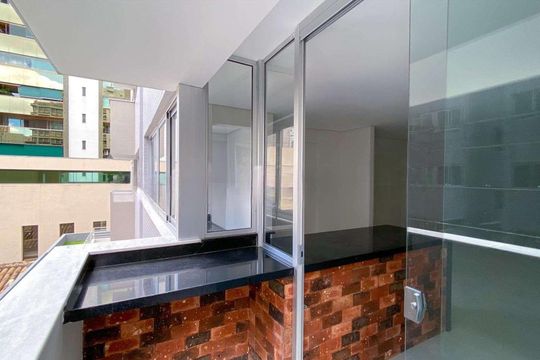 Varanda da Sala/cozinha de apartamento para alugar com 2 quartos, 65m² em Lourdes, Belo Horizonte