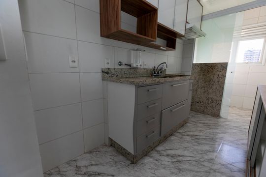COZINHA de apartamento para alugar com 2 quartos, 64m² em Taquaral, Campinas