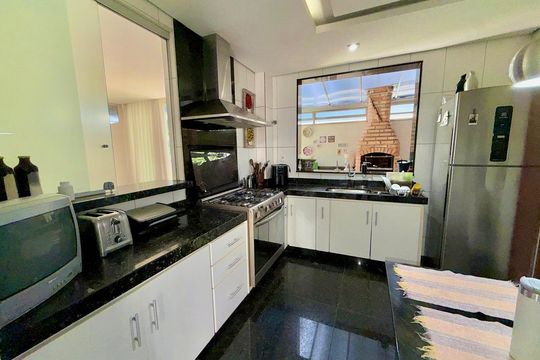 Cozinha de apartamento à venda com 4 quartos, 180m² em Pampulha, Belo Horizonte