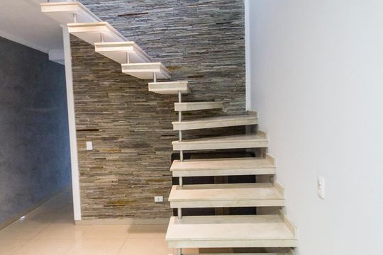 Escada de casa à venda com 3 quartos, 176m² em Parque Viana, Barueri