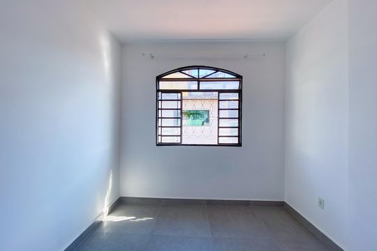 Casa para alugar com 3 quartos, 70m² em Camargos, Belo Horizonte