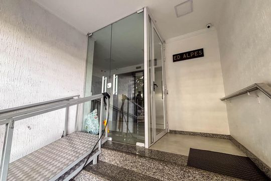 Entrada de apartamento à venda com 2 quartos, 68m² em Centro Histórico, Porto Alegre