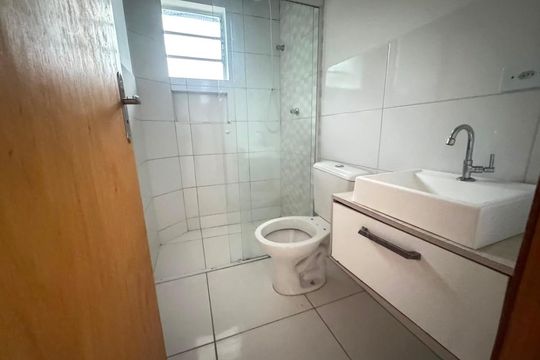 Banheiro de apartamento para alugar com 2 quartos, 42m² em Jardim Leonor, Cotia