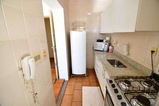 Cozinha de kitnet/studio para alugar com 1 quarto, 40m² em Vila Itapura, Campinas