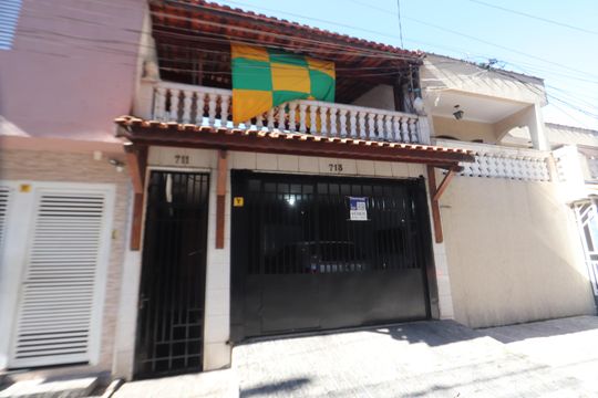 Fachada de casa à venda com 4 quartos, 237m² em Vila Paulo Silas, São Paulo