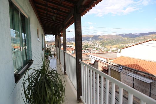 Varanda de casa à venda com 3 quartos, 210m² em Bonsucesso, Belo Horizonte