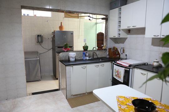 Cozinha e Área de Serviço de casa à venda com 3 quartos, 210m² em Bonsucesso, Belo Horizonte