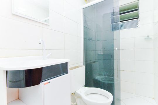 Banheiro  de apartamento para alugar com 2 quartos, 48m² em Vila Galvão, Guarulhos