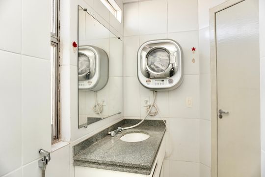 Banheiro  de kitnet/studio à venda com 1 quarto, 26m² em Santa Efigênia, Belo Horizonte
