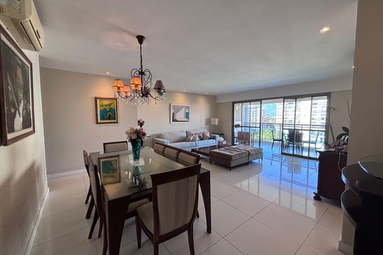 Sala de apartamento para alugar com 4 quartos, 206m² em Barra da Tijuca, Rio de Janeiro