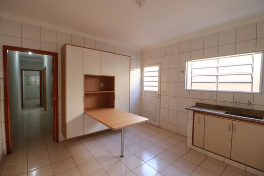 Cozinha  de casa para alugar com 3 quartos, 125m² em Jardim Irajá, Ribeirão Preto