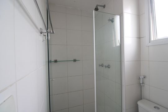 Banheiro da suíte de apartamento à venda com 3 quartos, 74m² em Taquara, Rio de Janeiro