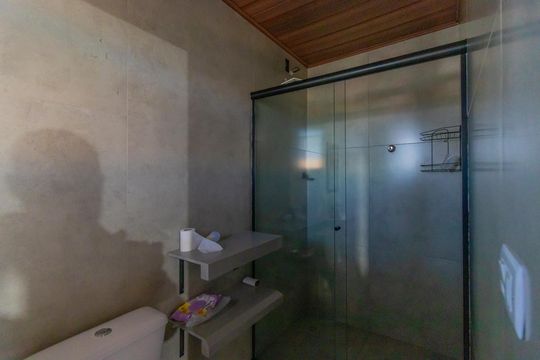Banheiro de casa para alugar com 1 quarto, 70m² em Parque Santa Rita de Cassia, Cotia