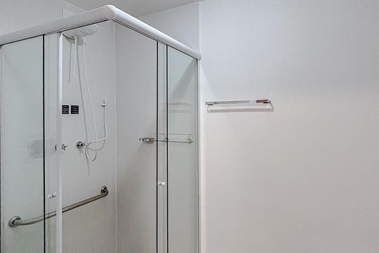 Banheiro de kitnet/studio para alugar com 1 quarto, 25m² em Penha de França, São Paulo