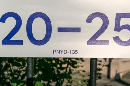 Código da placa de apartamento para alugar com 2 quartos, 55m² em Irajá, Rio de Janeiro