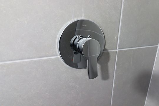 Banheiro de kitnet/studio à venda com 1 quarto, 29m² em Jardim do Salso, Porto Alegre