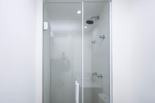 Banheiro de kitnet/studio para alugar com 1 quarto, 24m² em Jardim Vila Mariana, São Paulo