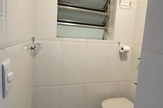 Banheiro de apartamento para alugar com 1 quarto, 25m² em Copacabana, Rio de Janeiro