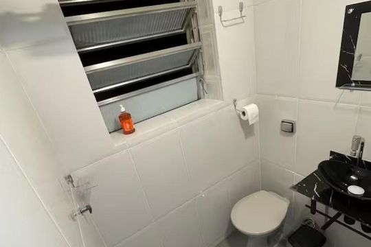 Banheiro de apartamento para alugar com 1 quarto, 25m² em Copacabana, Rio de Janeiro