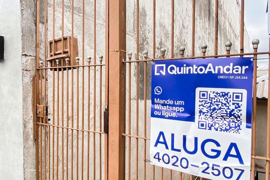 Fachada  de casa para alugar com 1 quarto, 65m² em Vila Rio Branco, São Paulo