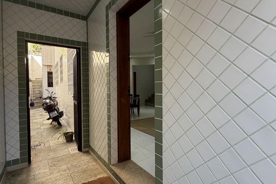 Quintal de casa para alugar com 5 quartos, 226m² em Gonzaga, Santos
