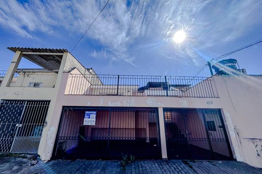Fachada com Plaquinha de casa para alugar com 3 quartos, 100m² em Vila Santa Isabel, São Paulo
