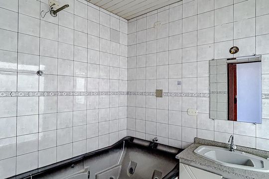 Banheiro de casa para alugar com 3 quartos, 100m² em Vila Santa Isabel, São Paulo