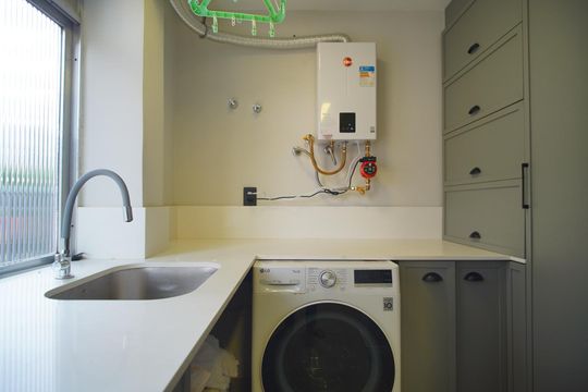 Cozinha e Área de Serviço de apartamento para alugar com 2 quartos, 73m² em Auxiliadora, Porto Alegre