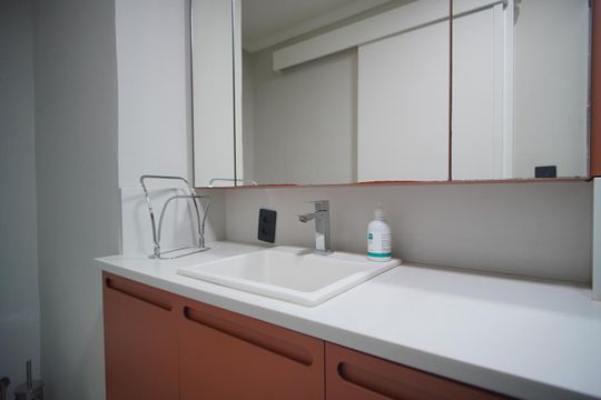 Banheiro Corredor de apartamento para alugar com 2 quartos, 73m² em Auxiliadora, Porto Alegre