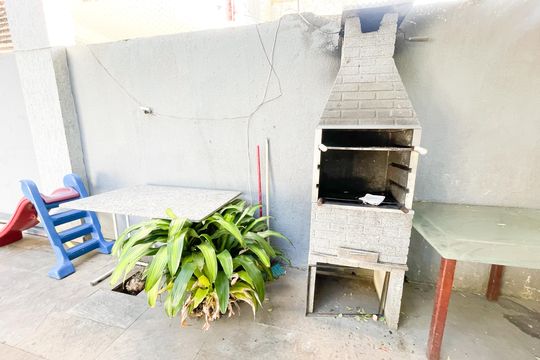 Quintal de casa à venda com 3 quartos, 300m² em Vila Albertina, São Paulo
