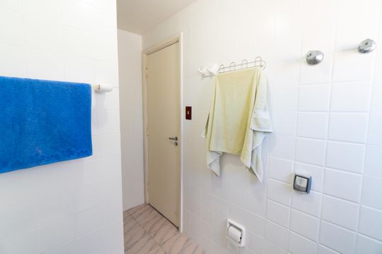 Banheiro de apartamento à venda com 2 quartos, 67m² em Mirandópolis, São Paulo