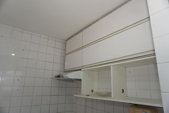 Cozinha de apartamento para alugar com 2 quartos, 55m² em Conjunto Habitacional Parque Valo Velho Ii, Embu das Artes