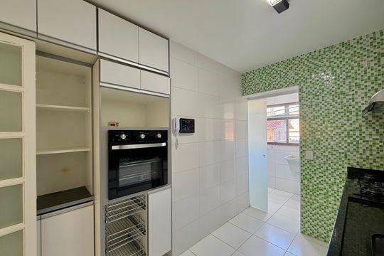 Cozinha  de apartamento à venda com 2 quartos, 51m² em Santo Amaro, São Paulo