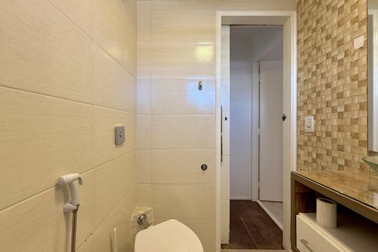 Banheiro  de apartamento à venda com 2 quartos, 51m² em Santo Amaro, São Paulo