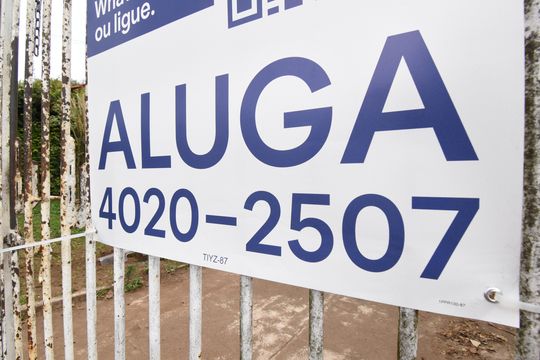 Placa de casa para alugar com 3 quartos, 100m² em São Lourenço, Curitiba