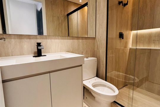 Banheiro suíte 1 de apartamento para alugar com 3 quartos, 124m² em Alphaville Industrial, Barueri