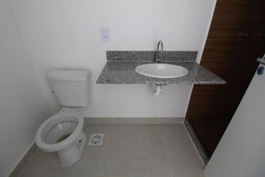 Banheiro de kitnet/studio à venda com 1 quarto, 32m² em Taquara, Rio de Janeiro