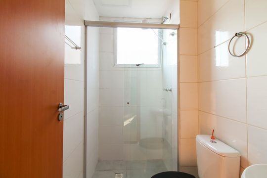 Banheiro de apartamento para alugar com 2 quartos, 45m² em São Luiz, Gravataí
