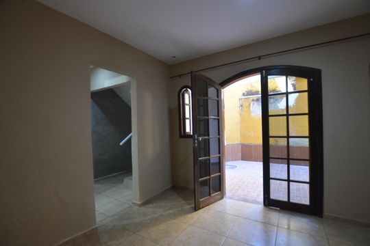 Sala de casa à venda com 2 quartos, 120m² em Vila Valqueire, Rio de Janeiro